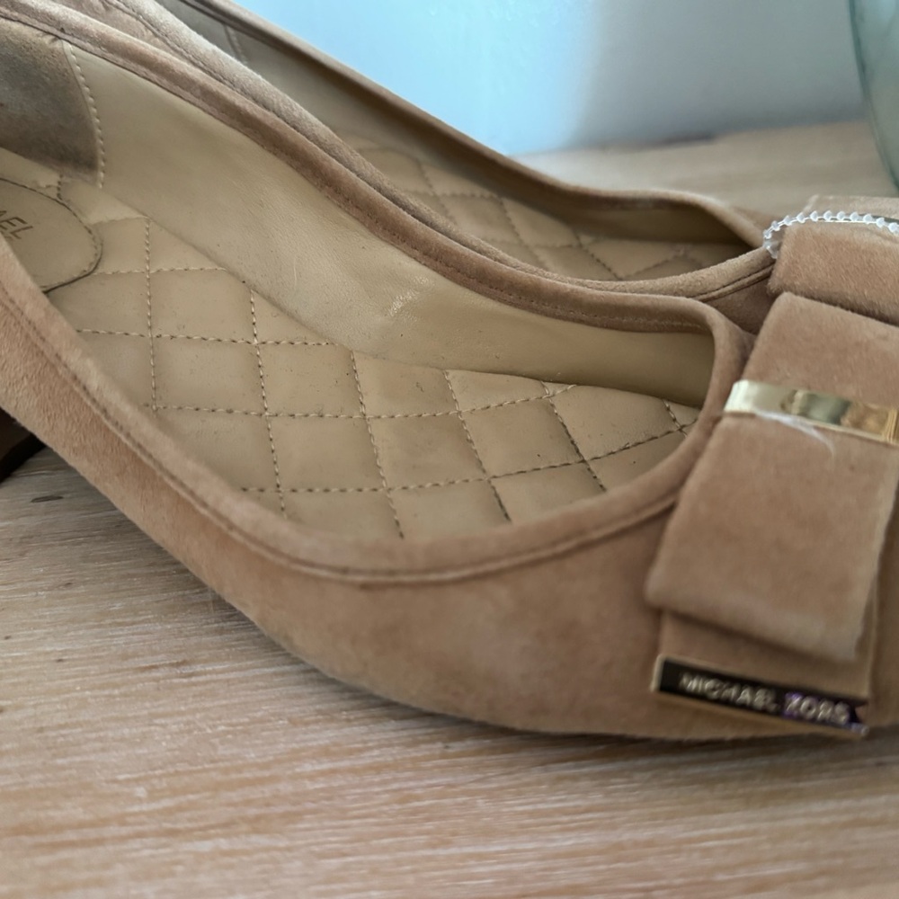 Michael Kors Camel Suede Block Heel Pumps Bow Detail Round Toe Classic Work Chic - Picture 3 of 7